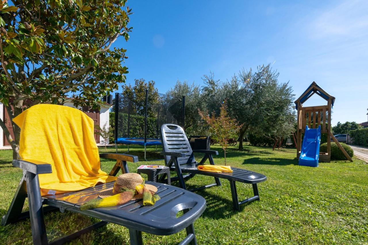 Villa Livia With Three Nice Apartments, Swimming Pool, Childrens Playground, Barbecue And Free Parking Ližnjan Buitenkant foto