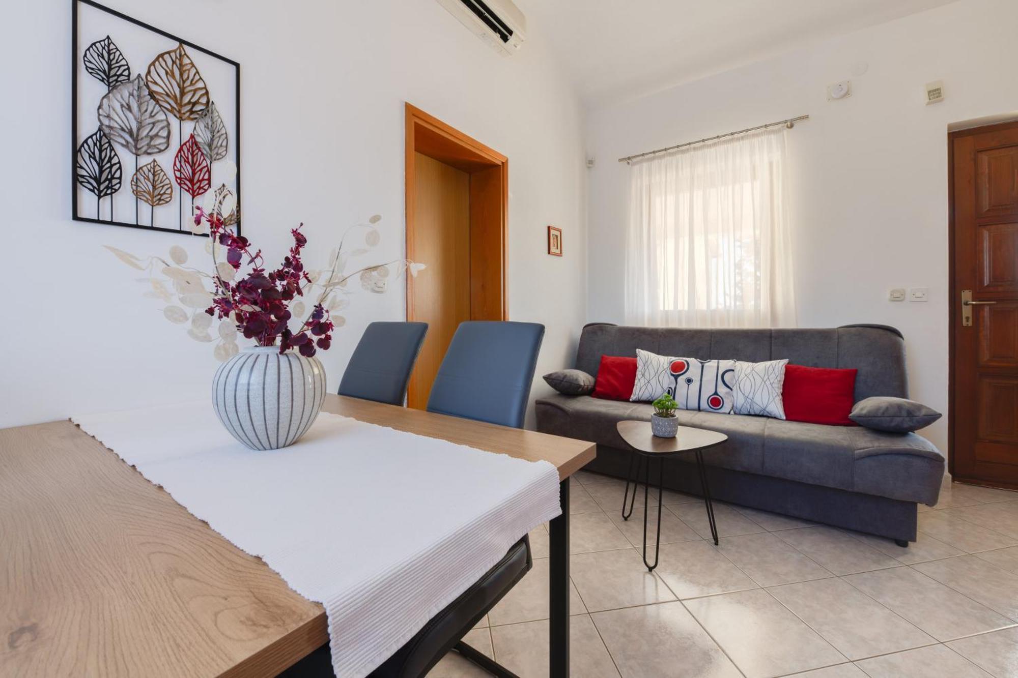 Villa Livia With Three Nice Apartments, Swimming Pool, Childrens Playground, Barbecue And Free Parking Ližnjan Buitenkant foto