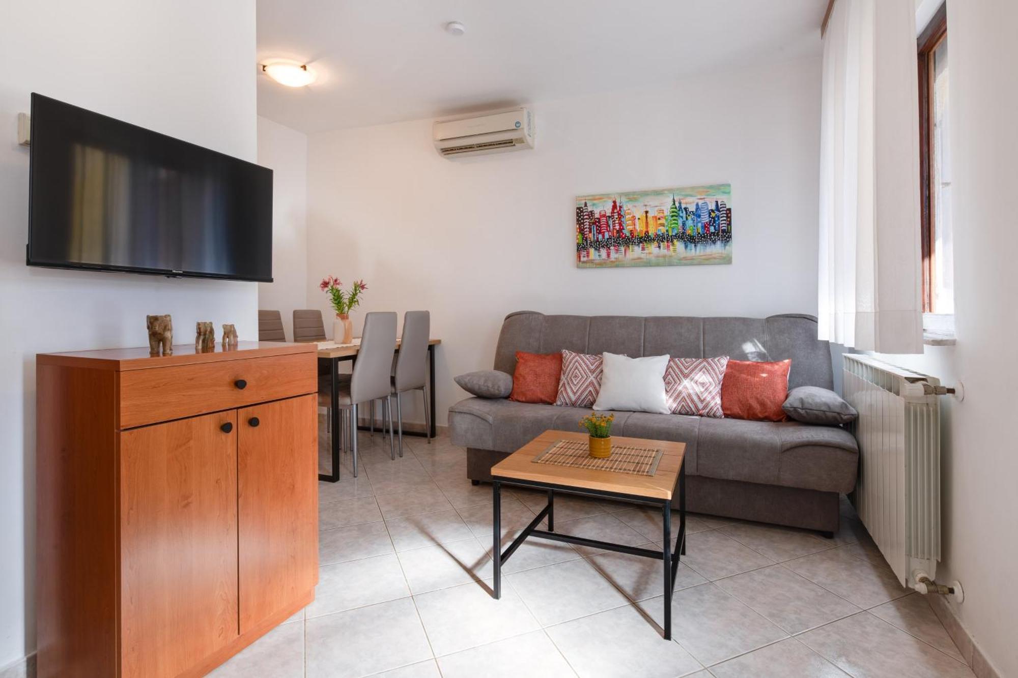 Villa Livia With Three Nice Apartments, Swimming Pool, Childrens Playground, Barbecue And Free Parking Ližnjan Buitenkant foto